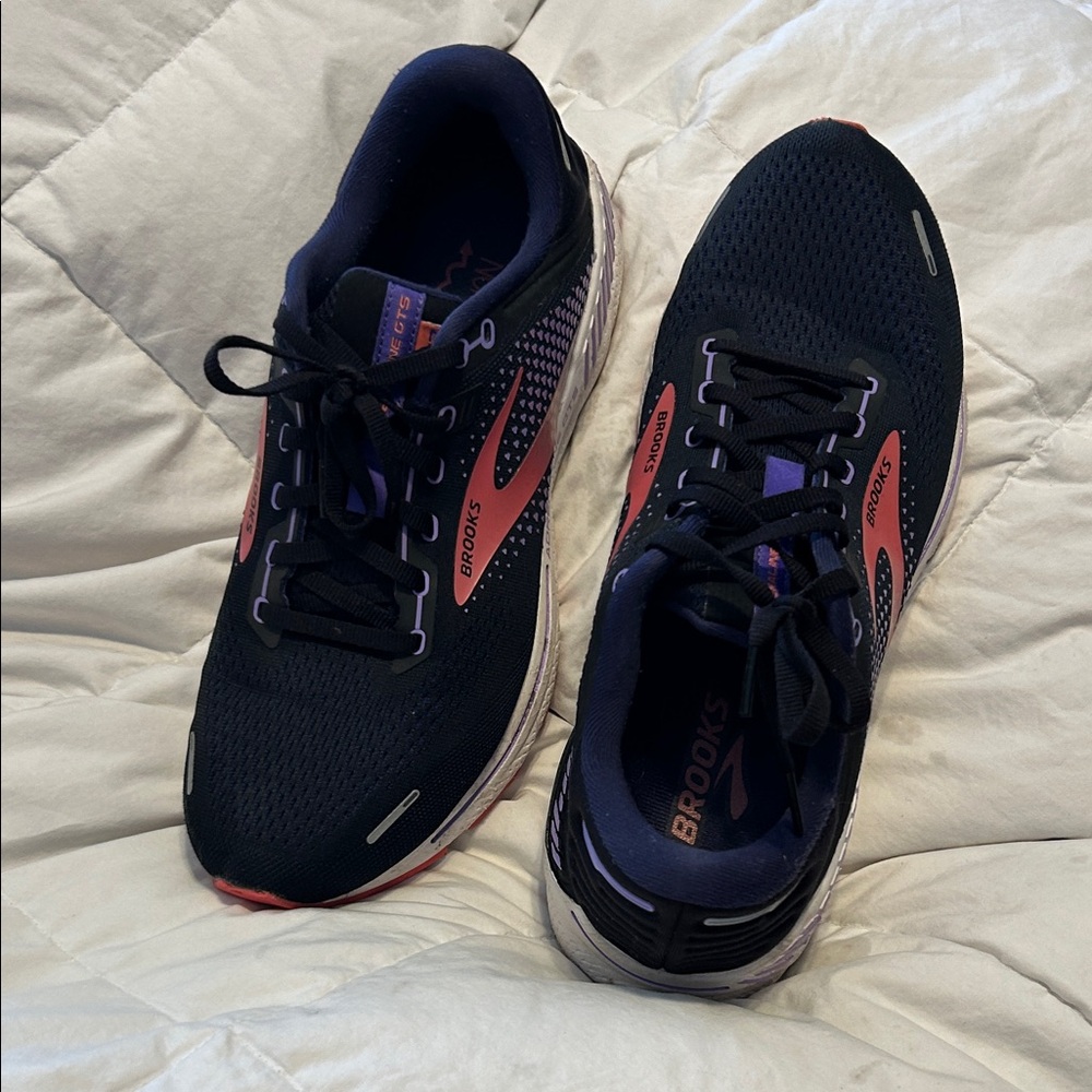 Brooks Men's Black and Pink Athletic Shoes - Picture 2 of 6